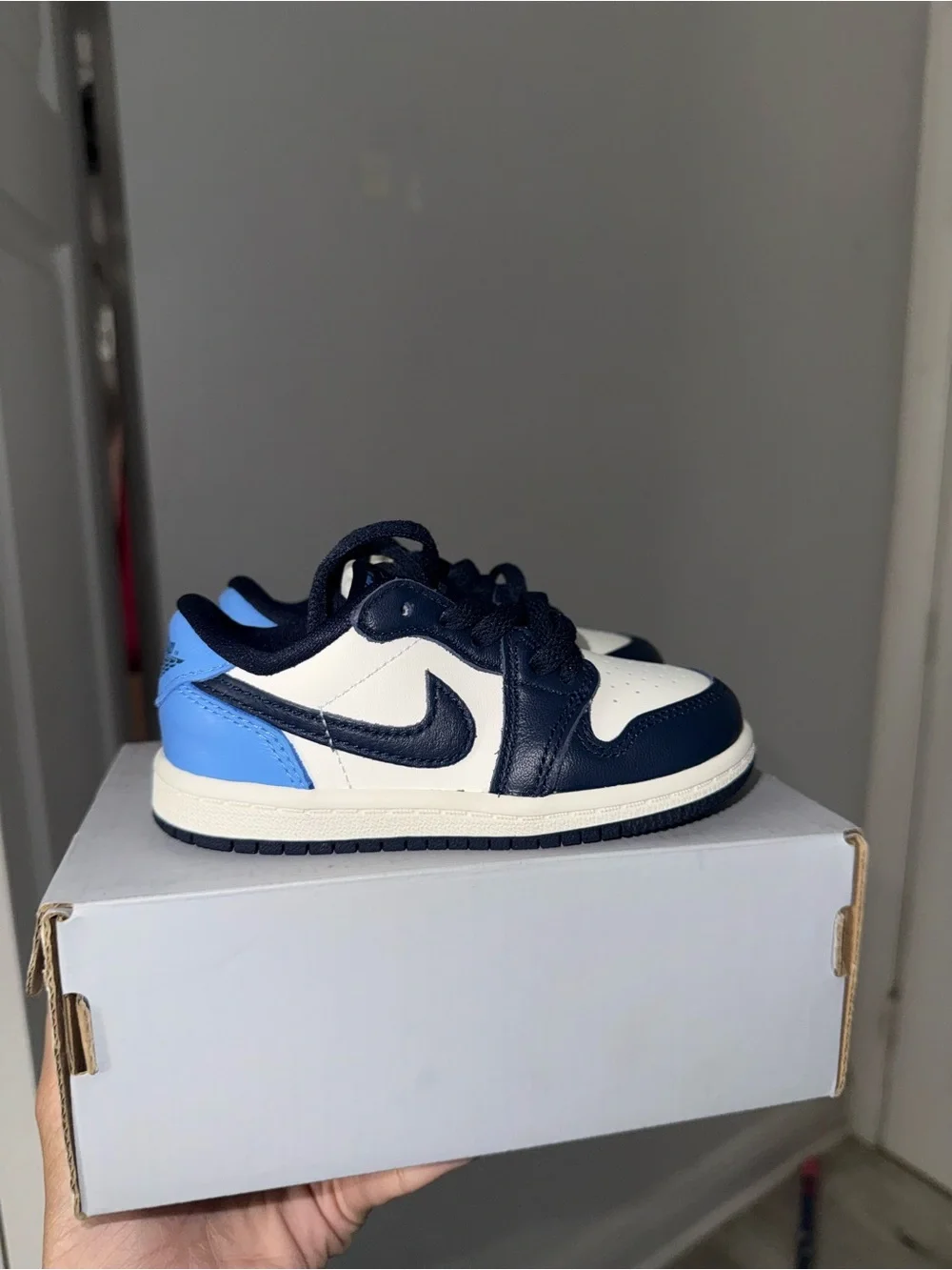 Jordan Kids Low-Top Sneakers in Navy, White & Light Blue